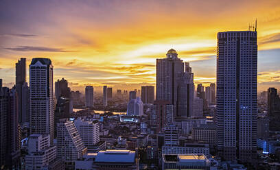 Städtische Skyline von Bangkok bei Sonnenuntergang - CAVF96562