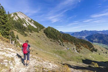 Germany, Bavaria, Female hiker admiring view on way to Geigelstein mountain - FOF13134