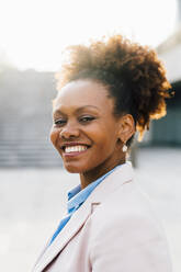 Smiling mature businesswoman with Afro hairstyle - MEUF05451