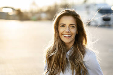 Happy young businesswoman on footpath - PESF03785