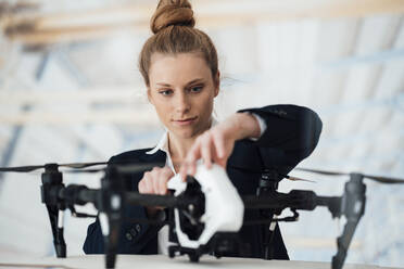 Young businesswoman testing drone at workshop - JOSEF08981