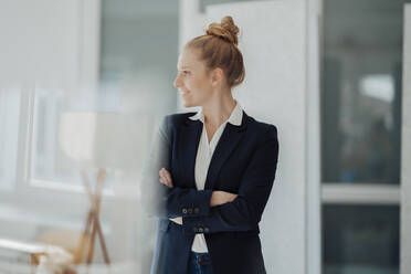 Businesswoman standing with arms crossed at office - JOSEF09006