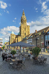 Cafe on the market square with Kilianskirche Church, Heilbronn, Baden-Wurttemberg, Germany, Europe - RHPLF21999