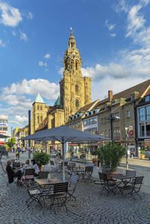 Cafe auf dem Marktplatz mit Kilianskirche, Heilbronn, Baden-Württemberg, Deutschland, Europa - RHPLF21999