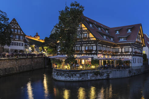 Blick über den Wehrneckarkanal auf die Burg, Esslingen am Neckar, Baden-Württemberg, Deutschland, Europa - RHPLF22003