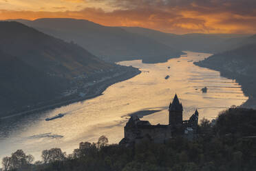 Burg Stahleck und Rhein, Bacharach, Oberes Mittelrheintal, Rheinland Pfalz, Deutschland, Europa - RHPLF22007