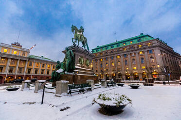 Gustav II. Adolfs Reiterstandbild vor dem Königlichen Schwedischen Opernhaus, Stockholm, Schweden, Skandinavien, Europa - RHPLF22029