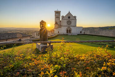 Die Kathedrale des Heiligen Franziskus bei Sonnenuntergang, UNESCO-Weltkulturerbe, Assisi, Umbrien, Italien, Europa - RHPLF22070