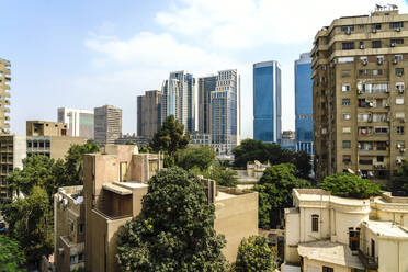 Ägypten, Kairo, Skyline des Stadtteils Zamalek im Sommer - TAMF03327