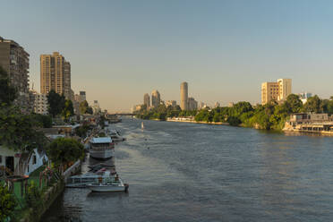 Ägypten, Kairo, der Nil trennt Agouza auf der linken Seite und Gezira auf der rechten Seite - TAMF03350