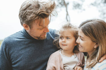 Man with arm around woman and daughter - JOSEF09514