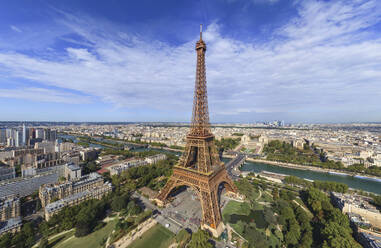 Panoramablick auf den Eiffelturm im Zentrum von Paris, Frankreich. - AAEF14545