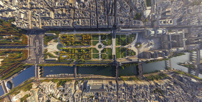 Panoramic aerial top down view of Tuileries Garden and the Louvre along the Seine, Paris, France. - AAEF14547