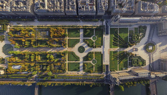 Panoramic aerial view of Tuileries Garden and the Louvre along the Seine, Paris, France. - AAEF14613