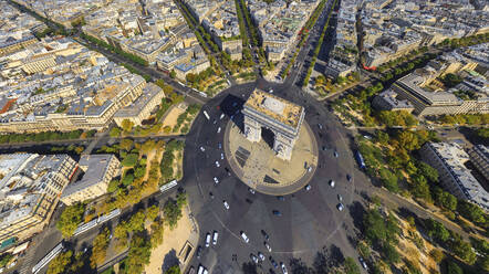 Panoramaluftaufnahme des Triumphbogens, Paris Champs Elysées, Frankreich. - AAEF14618