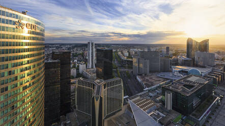 Panoramaluftaufnahme von La Defense, Pariser Finanzviertel, Frankreich. - AAEF14623