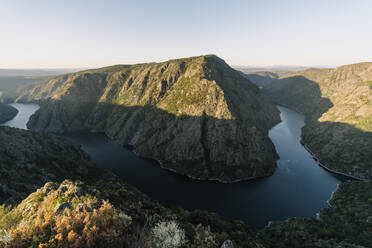 Scenic view of river Sil amidst mountain ranges - DAMF00941