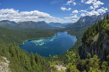 Germany, Bavaria, Scenic view of Eibsee lake in summer - RUEF03662