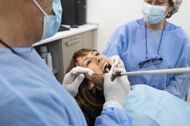 Dentists examining patient at clinic - MMPF00065