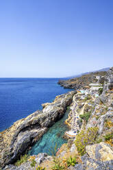 Griechenland, Kreta, Klarer Himmel über Kalypso Beach im Sommer - PUF01993