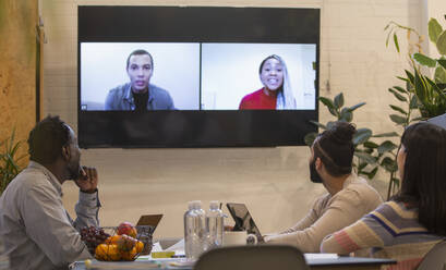 Geschäftsleute Videokonferenzen im Büro Meeting - CAIF32835