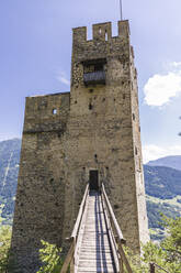 Österreich, Tirol, Stanz bei Landeck, Eingang der Burg Schrofenstein - AIF00766