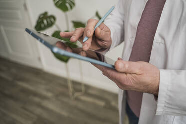 Doctor using tablet PC and digitized pen - OSF00036