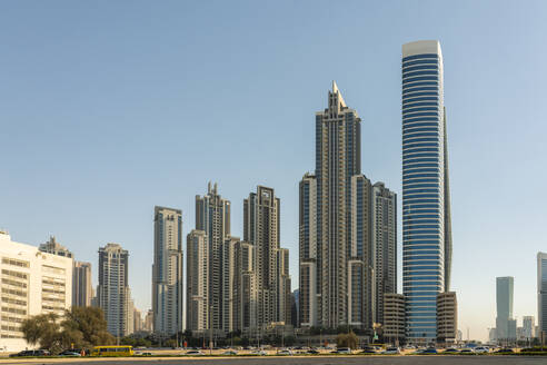 Vereinigte Arabische Emirate, Dubai, Hohe Wolkenkratzer im Stadtteil Business Bay - TAMF03379