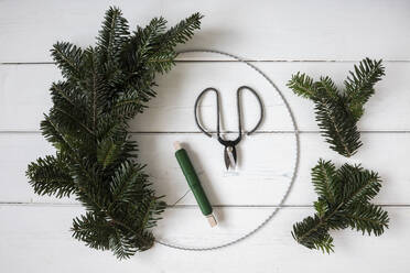 Making of wreath with wire, thread and spruce twigs - EVGF04008