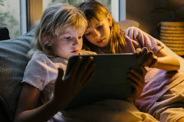 Sisters watching tablet PC at home - TYF00217