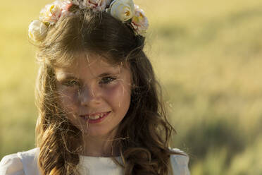 Smiling girl wearing flower crown - JCMF02311