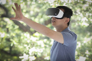 Man gesturing, using VR headset - CAIF33227