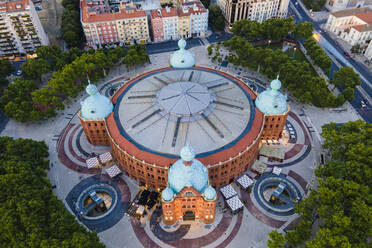 Luftaufnahme des alten Stierkampfgebäudes Campo Pequeno im Stadtzentrum von Lissabon, Lissabon, Portugal. - AAEF14763