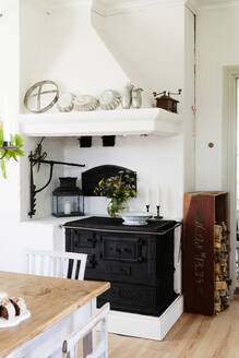 Cupboard in dining room nook - FOLF11465