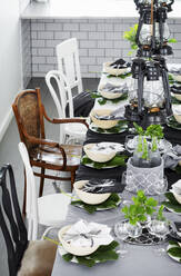 Place setting on dining table - FOLF11473