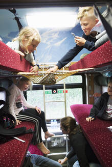 Family on bunk beds in train cabin - FOLF11518