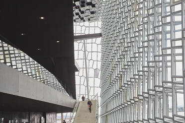 Das Innere der Harpa-Konzerthalle, neben dem Alten Hafen, Reykjavik, Island, Polarregionen - RHPLF22298