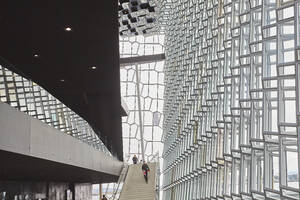 Das Innere der Harpa-Konzerthalle, neben dem Alten Hafen, Reykjavik, Island, Polarregionen - RHPLF22298