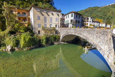 Ponte a Serraglio, Brücke, Fluss Lima, Bagni di Lucca, Toskana, Italien, Europa - RHPLF22308