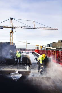 Workers on roof of building - FOLF11700