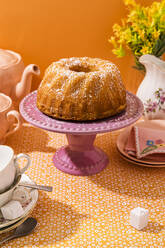 Studio shot of vanilla bundt cake - FLMF00820