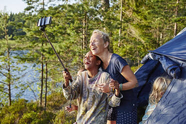 Family taking selfie while camping - FOLF11802