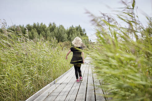 Girl walking on boardwalk - FOLF11813