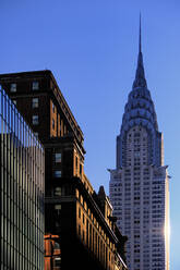 Das Chrysler-Gebäude in New York City, Blick aus geringer Höhe. - MINF16549