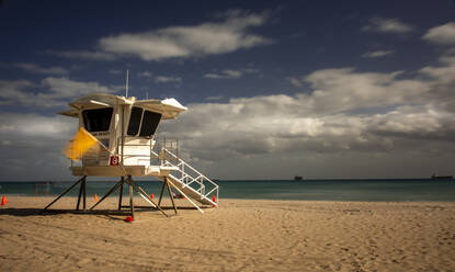 Lifeguard station on beach in Fort Lauderdale, Florida - FOLF11910