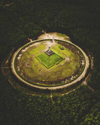 Luftaufnahme der Pyramide von Austerlitz, Niederlande. - AAEF14976