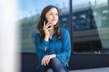 Smiling woman talking on smart phone - DIGF18298