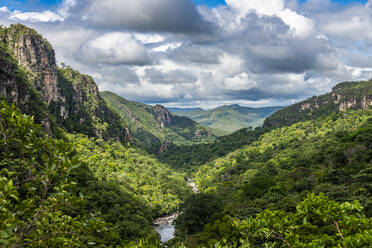 Trilha dos Santos e Corredeiras, Nationalpark Chapada dos Veadeiros, UNESCO-Welterbestätte, Goias, Brasilien, Südamerika - RHPLF22367