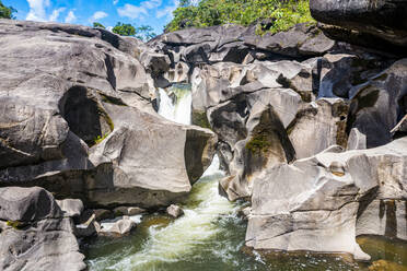 Steinaufschlüsse, die Felsformationen bilden, Vale da Lua, Nationalpark Chapada dos Veadeiros, UNESCO-Weltkulturerbe, Goias, Brasilien, Südamerika - RHPLF22369