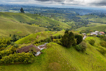 Luftaufnahme von Filandia, UNESCO-Weltkulturerbe, Kaffee-Kulturlandschaft, Quindio, Kolumbien, Südamerika - RHPLF22391